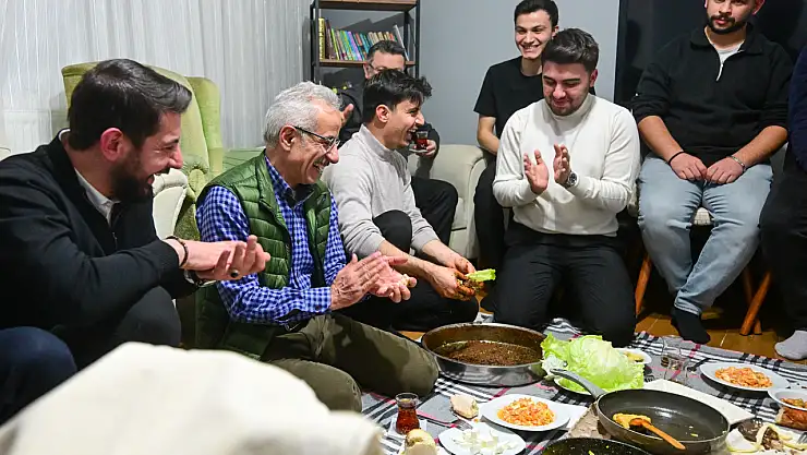 Bakan Uraloğlu, Üniversiteli Gençlerin Sahur Sofrasına Misafir Oldu