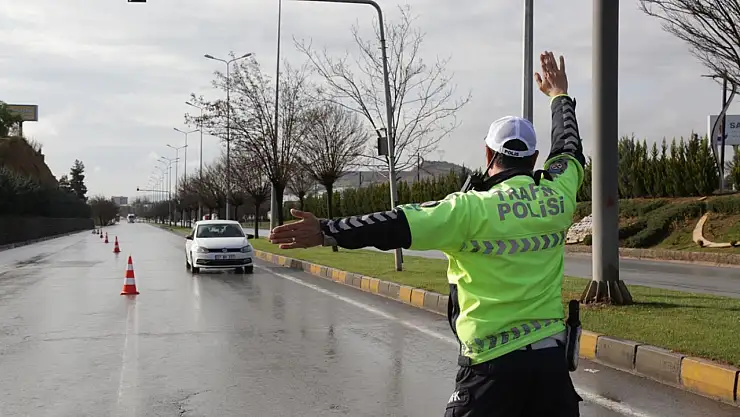 Bakan Yerlikaya'dan sürücülere bayram dönüşü uyarısı