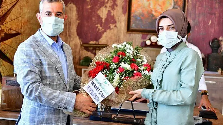 Başkan Çınar, 14 Mayıs Eczacılar Günü Nedeniyle Nöbetçi Eczaneleri Ziyaret Etti