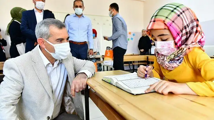 Başkan Çınar, Tobb Hafız İmam Ortaokulunu Ziyaret Etti