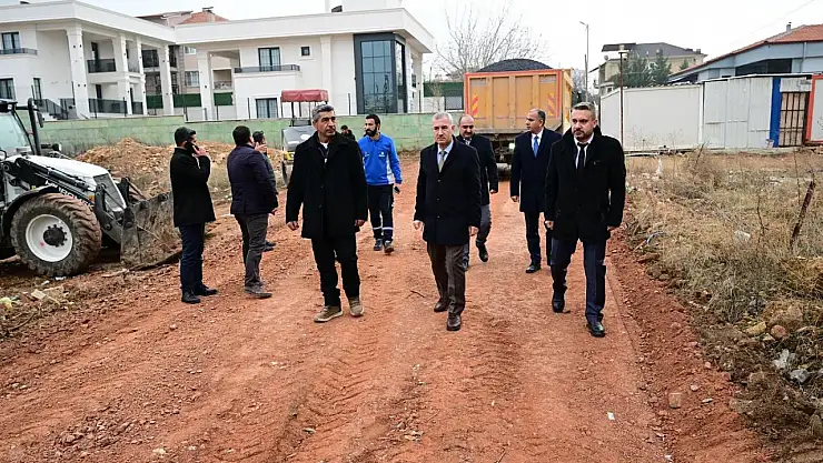 Başkan Çınar, Yol Düzenleme ve Sıcak Asfalt Serimlerini İnceledi