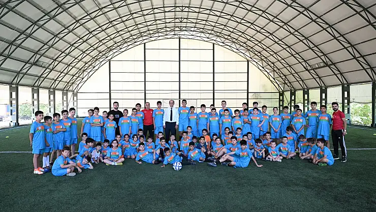 Başkan Geçit, Futbol Kursunda Geleceğin Yıldızlarıyla Buluştu