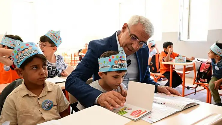 Başkan Güder'den Öğrencilere İlk Ders Sürprizi