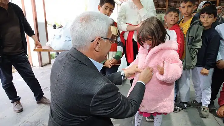 Başkan Güder Depremzede Çocukların Yüzlerini Güldürdü