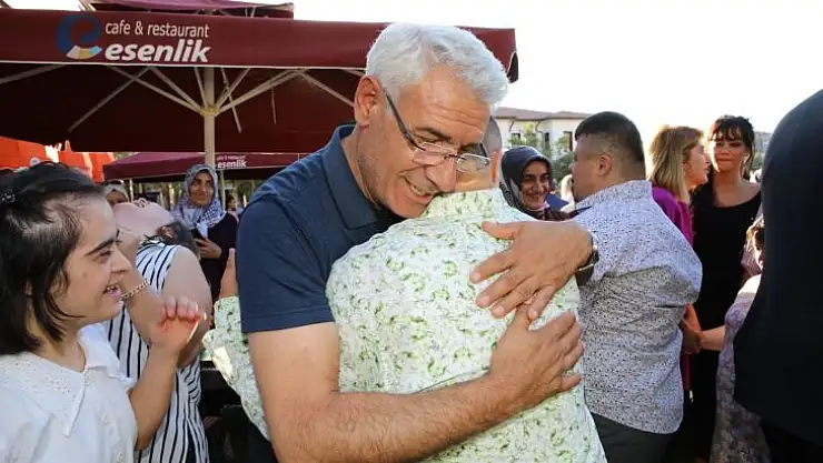 Başkan Güder Down Sendromlu Çocukların Gösterisine Katıldı