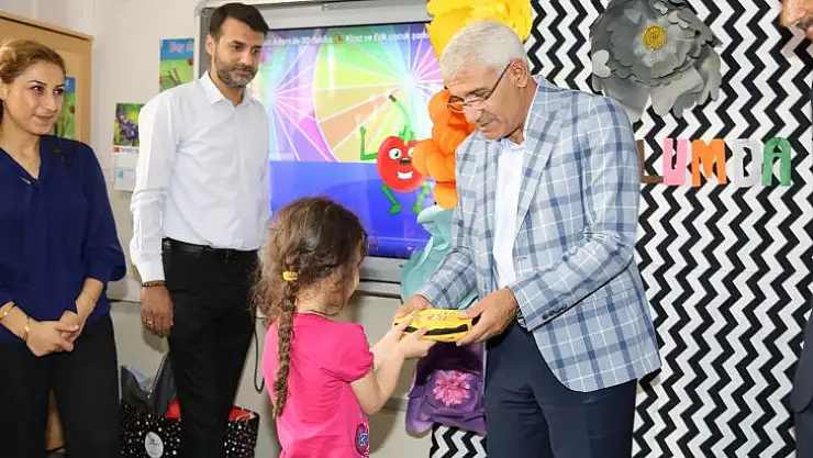 Başkan Güder Okula İlk Kez Başlayan Miniklere Sürpriz Yaptı