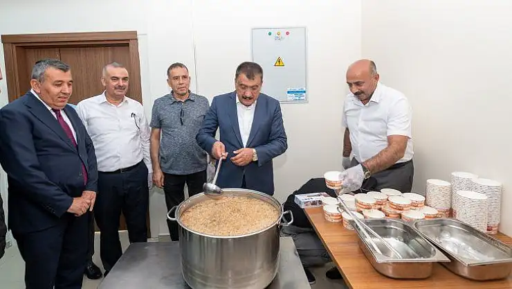 Başkan Gürkan, Maski'de Aşure Dağıttı