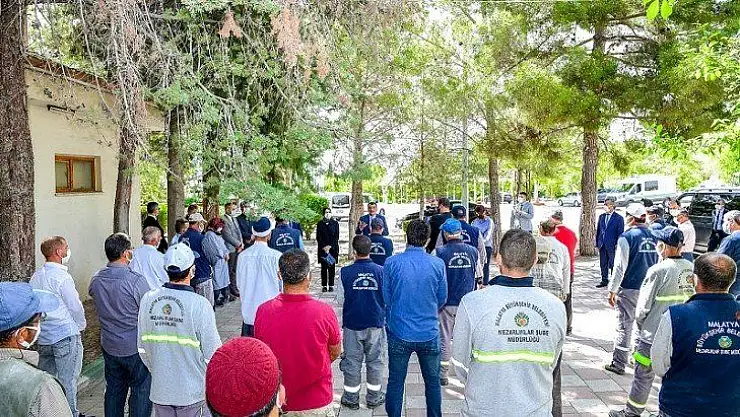 Başkan Gürkan Mezarlık Personelleri ile bir araya geldi