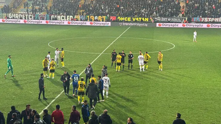 Başkan takımı sahadan çekti, maç durduruldu