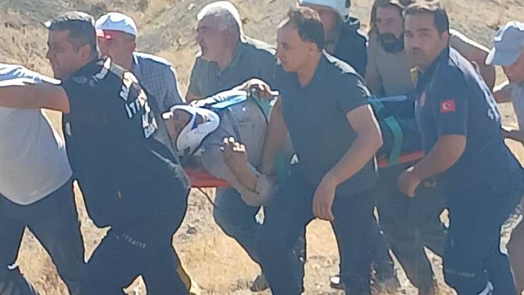 Battalgazi'de Traktör Devrildi: Dakikalarca Süren Kurtarma Operasyonu