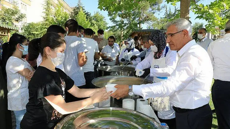 Battalgazi'nin Gönüllü Kadınlarından Aşure İkramı