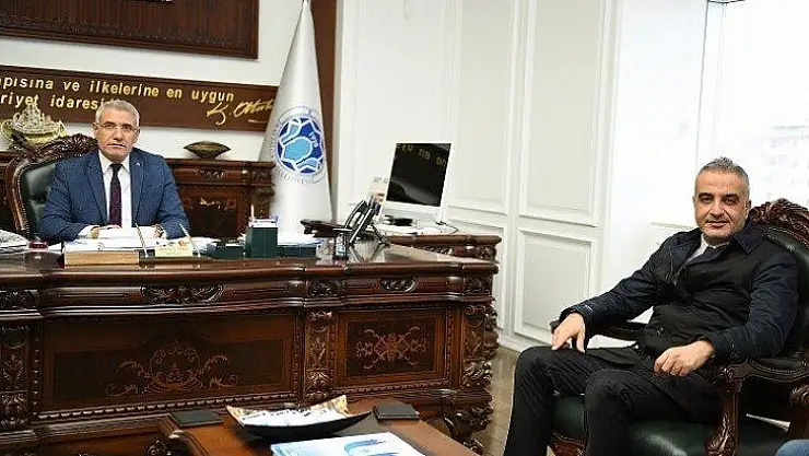Bekir Develi Konferans Öncesi Başkan Güder'i Ziyaret Etti