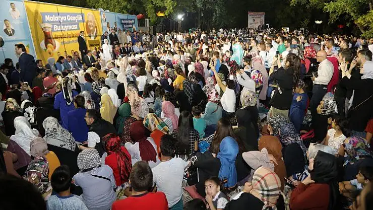 Binali Yıldırım Gençlik Buluşmasında