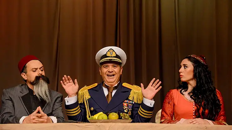 'Bu Da Geçer Ya Hu' Malatya'da Sahnelendi