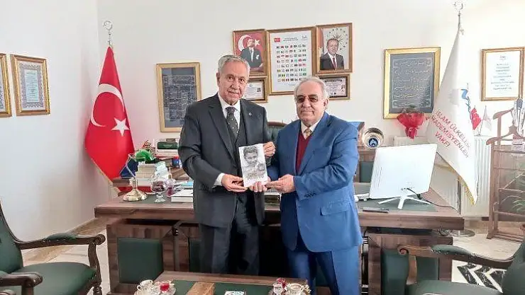 Bülent Arınç, Prof. Dr. Bayram Altan'ı Ziyaret Etti