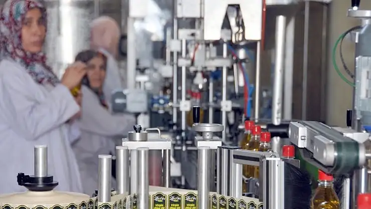 Hacı adayları Türk zeytin ve zeytinyağı yiyecek