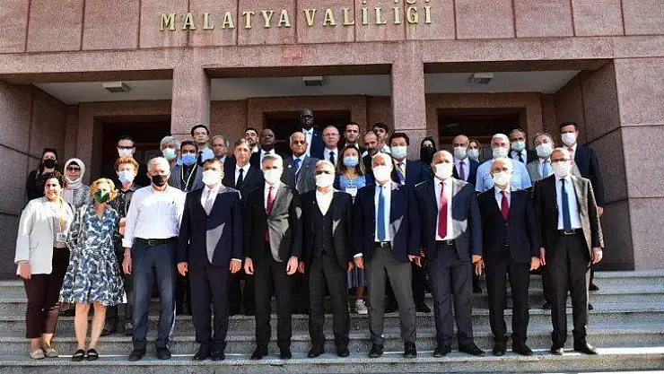 Büyükelçilerden Oluşan Heyet Vali Baruş'u Ziyaret Etti