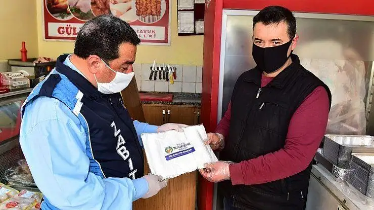 Büyükşehir Belediyesi Kasap Esnafına Maske Dağıttı