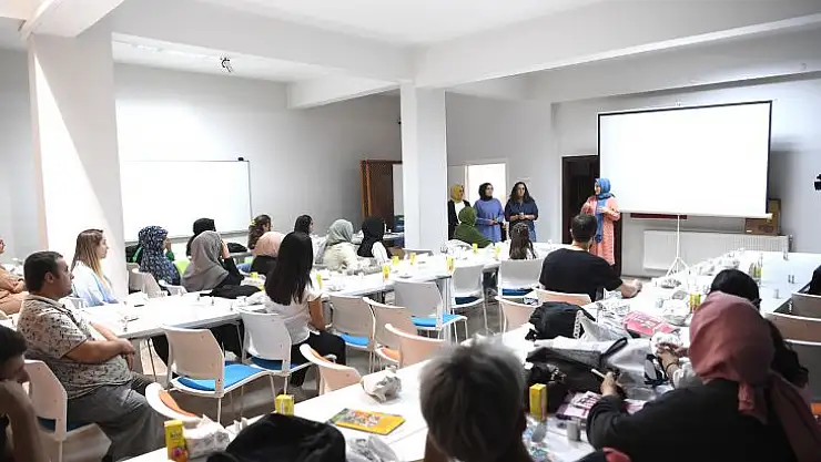 Büyükşehir Belediyesi'nden Gençlere  'Film İzletisi Ve Analiz' Programı Düzenlendi