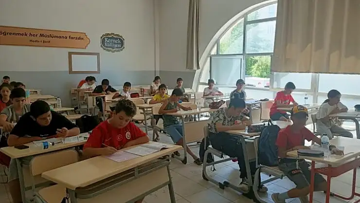 Büyükşehir Belediyesi Semt Konakları'nda telafi eğitimleri gerçekleştiriliyor.