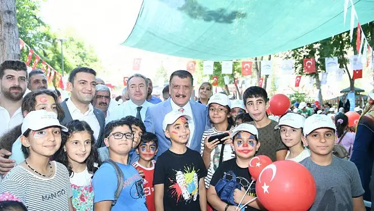 Büyükşehir Belediyesi Yaz Okulu Final Şenlikleri yapıldı