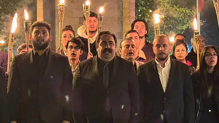 CHP Malatya Gençlik Kolları'ndan Ataya Saygı Nöbeti