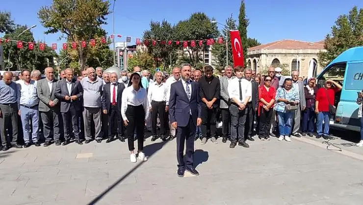 CHP'nin kuruluş yıldönümünde Atatürk ve İnönü Anıtı'na çelenk sunumunda bulunuldu.