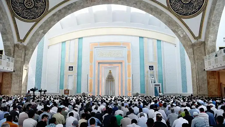 Cuma Hutbesi: Fedakârlığın zirvesi isar