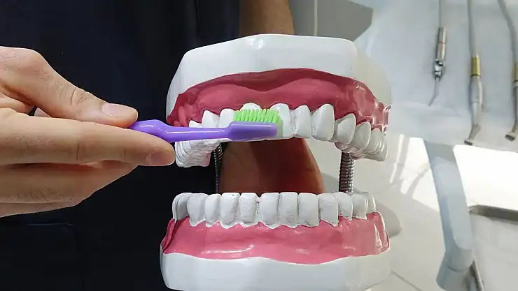 Diş sağlığını olumsuz etkileyen etkenlere dikkat!