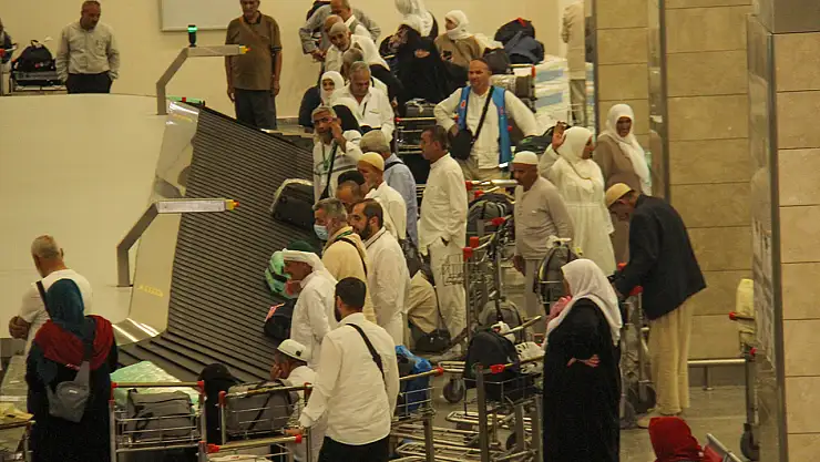Diyarbakır Havalimanı'nda hacılara valiz şoku!