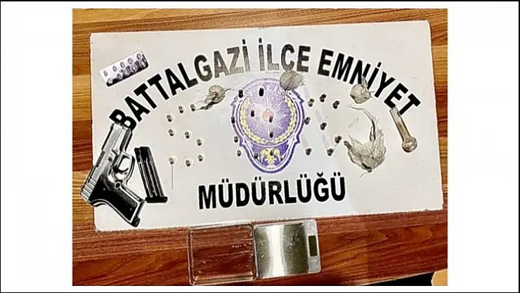 Durdurulan Araçta Ruhsatsız  Tabanca ve Uyuşturucu Ele Geçerildi