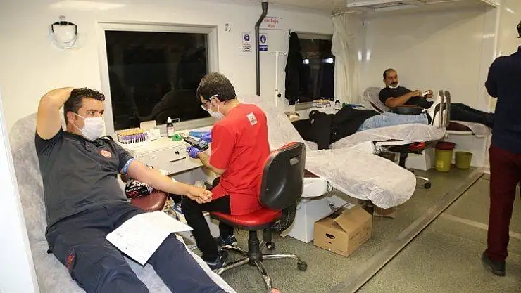 Elazığ Belediyesi İtfaiye Personelinden Kan Bağışı