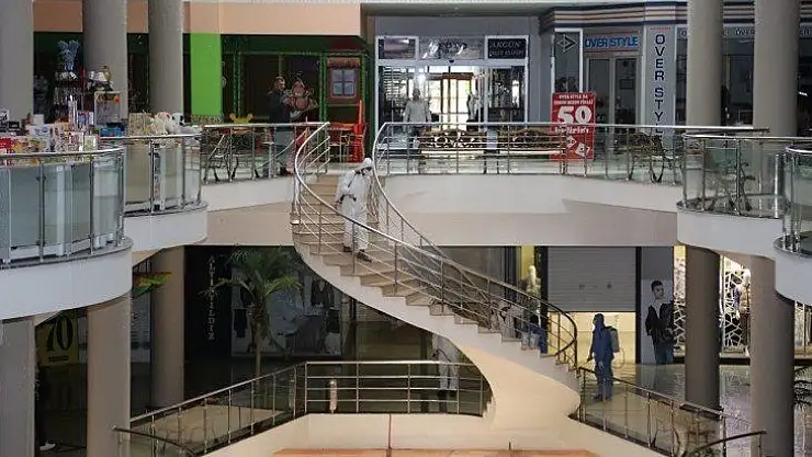Elazığ Belediyesi'nden Açılış İçin Hazırlanan Avm'lerde Dezenfeksiyon Çalışması