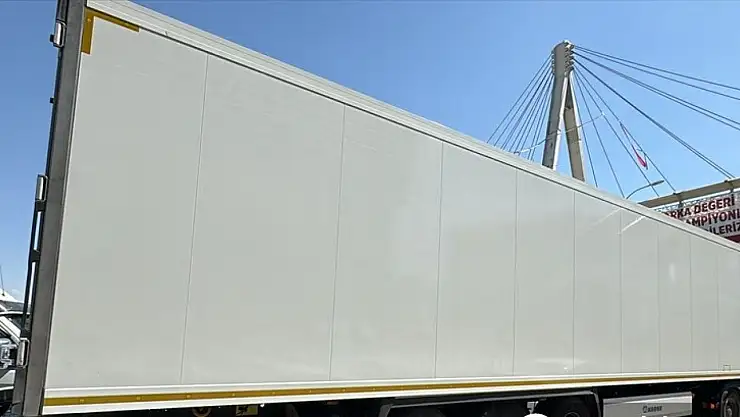 Elazığ'da tır ile otomobilin çarpıştığı kazada 3 kişi yaralandı