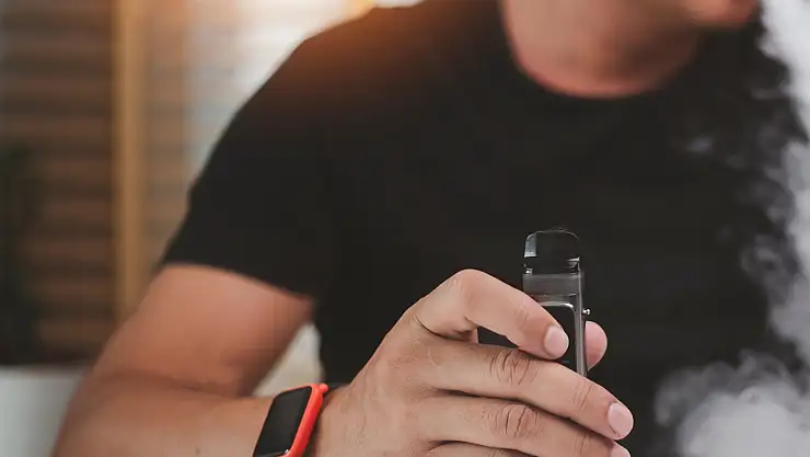 Elektronik sigara, gençlerin hayatını tehdit ediyor!