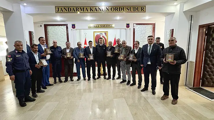 Emekli Güvenlik Korucularına Plaket