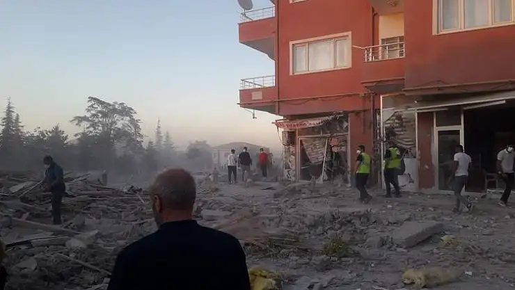 Eş zamanlı yıkımda dükkanlar zarar gördü
