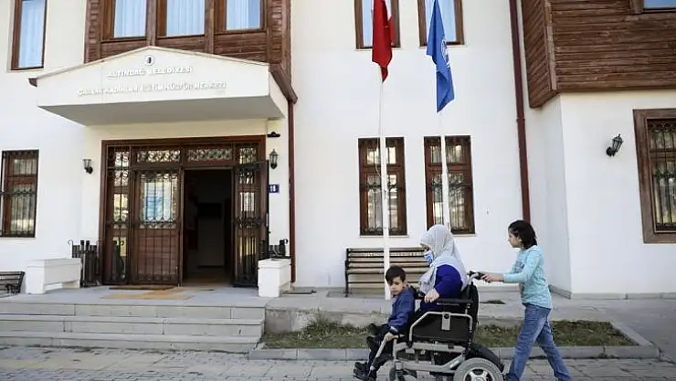 Evde Bakım Ödemeleri Bayramdan Önce Hesaplara Yatıyor