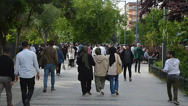 Gençlik takıntısı, benlik algısını temelden etkileyen psikolojik bir olgu