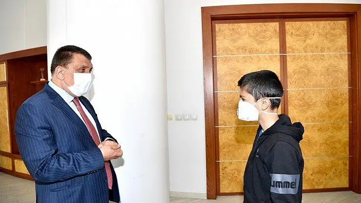 Güzel Ve Örnek Bir Davranış