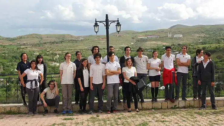 Malatya Ted Koleji Arapgir'de Kitap Dağıttı