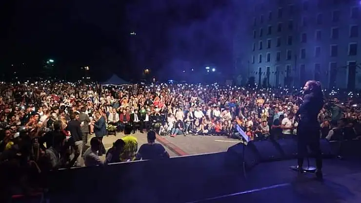 Koray Avcı Konserine Onbinler Katıldı
