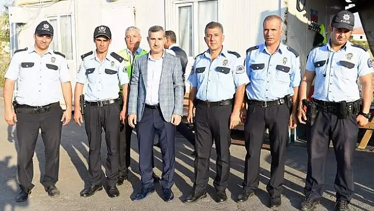 Başkan Çınar Polis Arama Noktalarına Bayram Ziyaretinde Bulundu