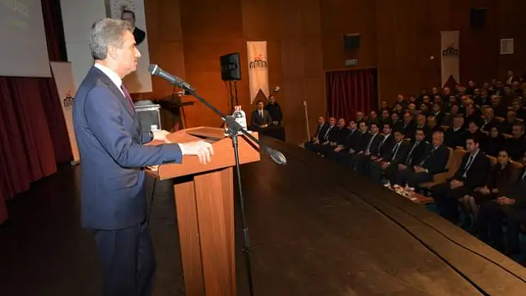 Vali Baruş, Muhtarlarla Bağımlılıkla Mücadele Toplantısı Düzenledi