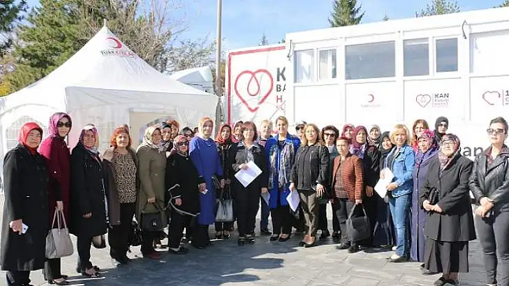 AK Parti Kadın Kollarından Kan Bağışı