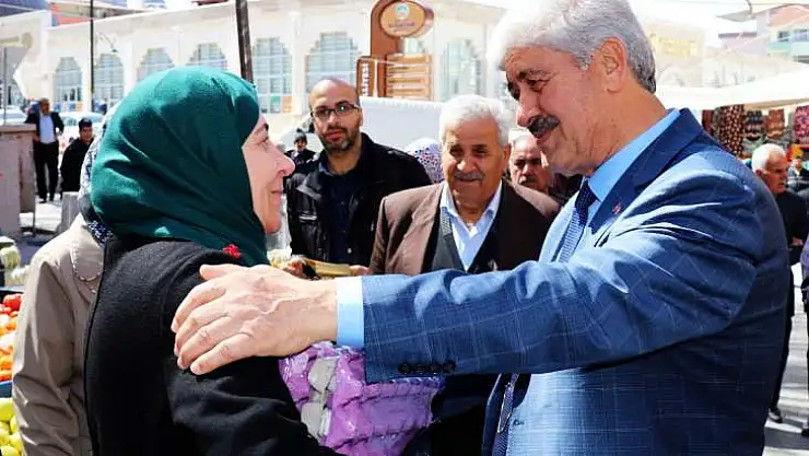 Ekinci pazar esnafını ziyaret etti