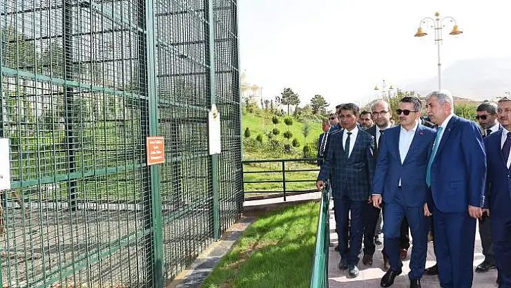 Bakan Pakdemirli Doğal Yaşam Parkı Ve Hayvanat Bahçesini Gezdi