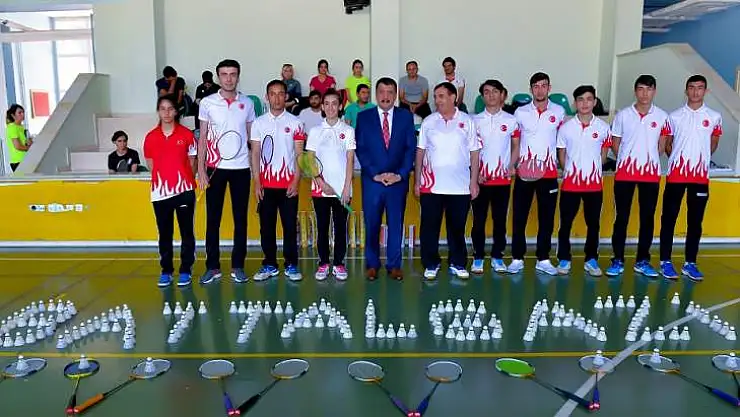Başkan Gürkan, Badminton Sporcuları İle Bir Araya Geldi