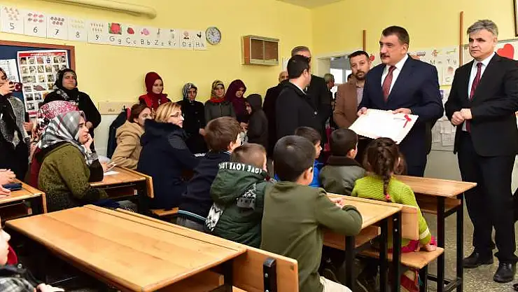 Başkan Gürkan Öğrencilerin Karne Sevincine Ortak Oldu