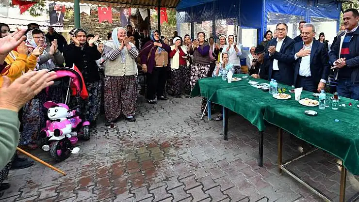 Çiçeklerle uğurlandı
